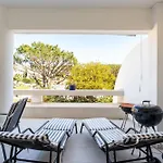 Cozy 2 Bdr W/balcony In By Lovelystay