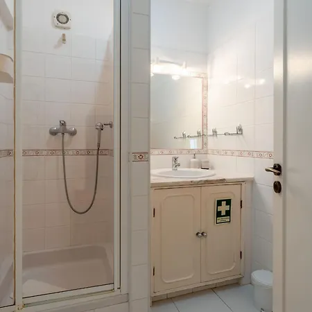Cozy 2 Bdr W/balcony In By Lovelystay Vale do Lobo