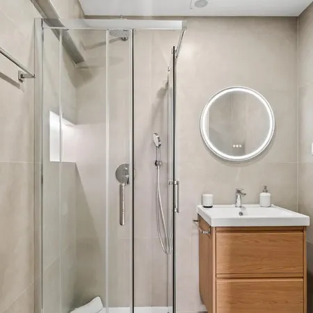 Bright & Spacious 2br Balcony In By Lovelystay