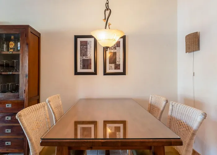 Cozy 2 Bdr W/balcony In By Lovelystay