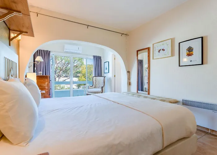 Апартаменты Cozy 2 Bdr W/balcony In By Lovelystay *