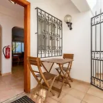 Apartment Cozy 2 Bdr W/balcony In By Lovelystay
